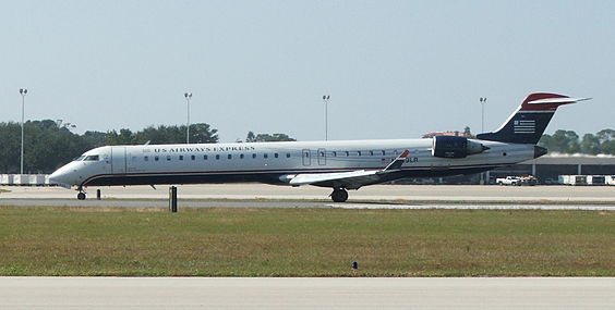 Mesa Airlines se Bombardier CRJ900 in US-Airways-Express-kleure