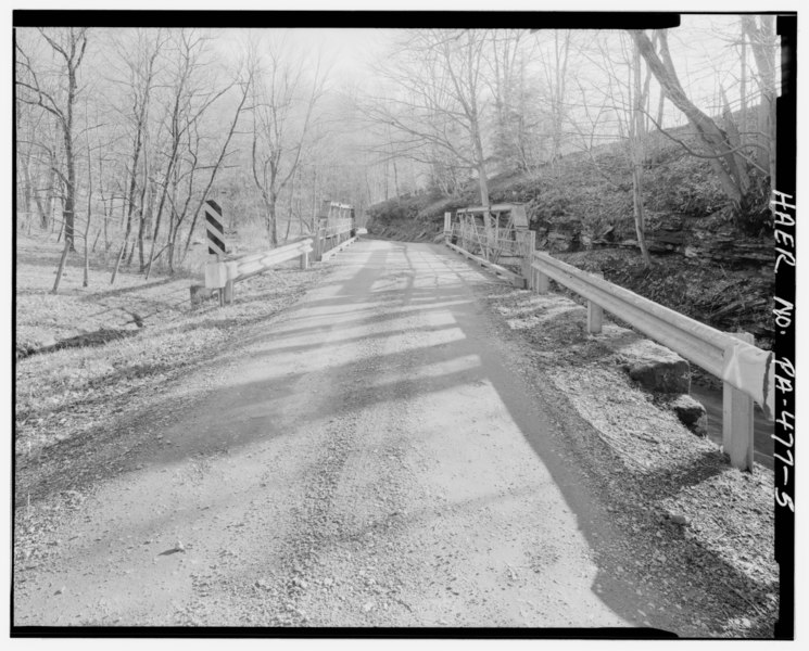 File:VIEW SOUTHWARD FROM THE ROAD SHOWING APPROACH TO THE BRIDGE - Fayette County Bridge No. 103, Township Route 364, spanning Jacobs Creek (Nicholson Township), Masontown, Fayette HAER PA,26-MATO.V,2-5.tif