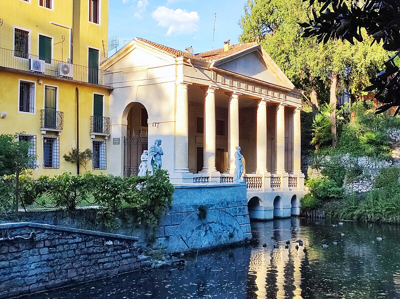 File:Vicenza, Loggia Valmarana (2).jpg