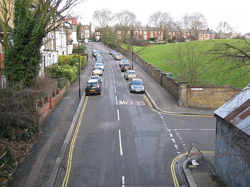 File:View from Parkland Walk, looking north - geograph.org.uk - 2773705.jpg