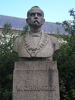 Buste af Brøgger nær Geologisk museum
