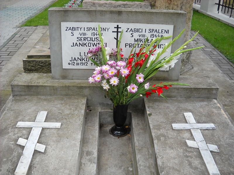 File:Warszawa groby ofiar 5 sierpnia 1944.JPG