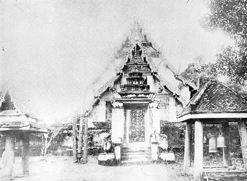 File:Wat Phra Thaen Sila At, Uttaradit.jpg