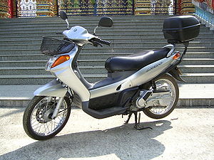 2002 Yamaha Nouvo with top box at the rear Yamaha Nouvo 115cc Thailand Spokes.jpg