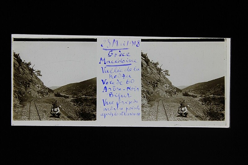 File:(24) - 23 Mai 1918 - Grèce Macédoine - Vallée de la Kodza - Voie de 60 - Arbre-Noir Bifur - Vue prise du même point apres les traveaux.jpg