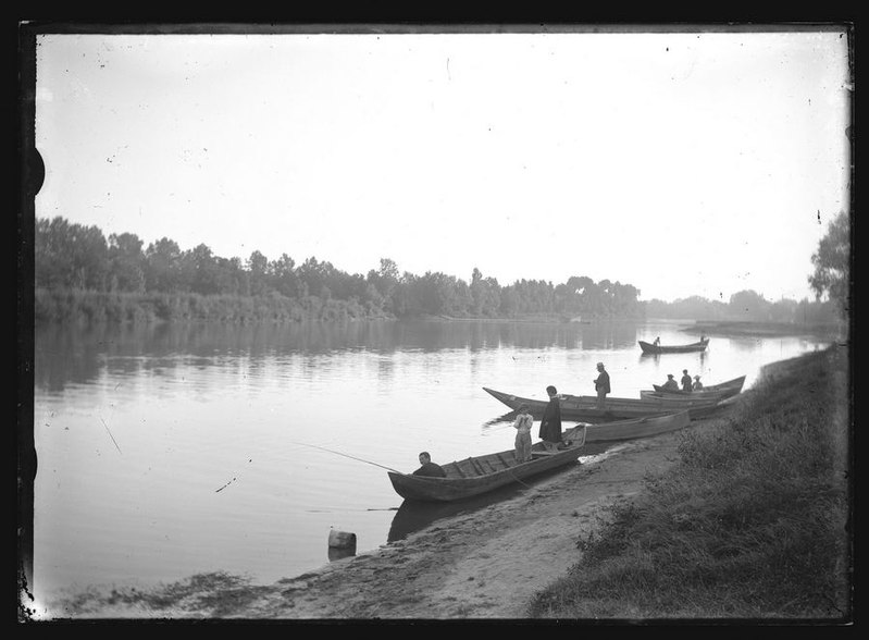 File:(Barques le long d’un fleuve) - Fonds Trutat - 51Fi323.jpg