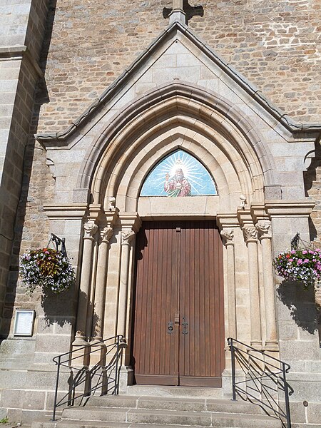 File:Église Saint-Pierre de Broons - 01.jpg