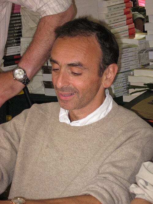 Zemmour at a book signing in 2008.
