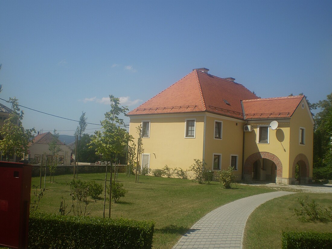 File:Župni dvor - Ivanec.jpg