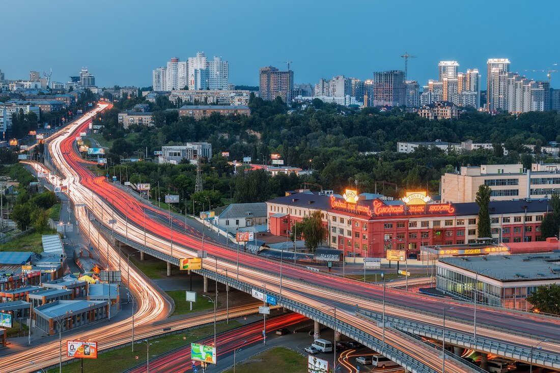 File:Вечерний Киев. Московская площадь.jpg