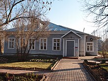 Усадьба капитана И.В. Тараканова, здание земской школы, вход.jpg