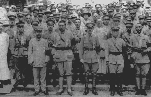 File:1928年7月6日，北伐告成后，蒋介石率军抵碧云寺祭孙中山.jpg 