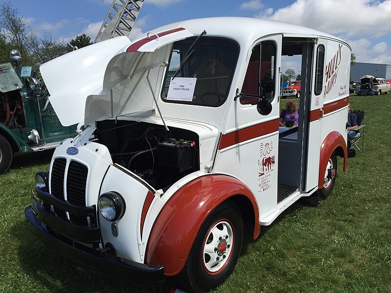 File:1948 Divco delivery truck at 2015 Shenandoah AACA meet 3of6.jpg