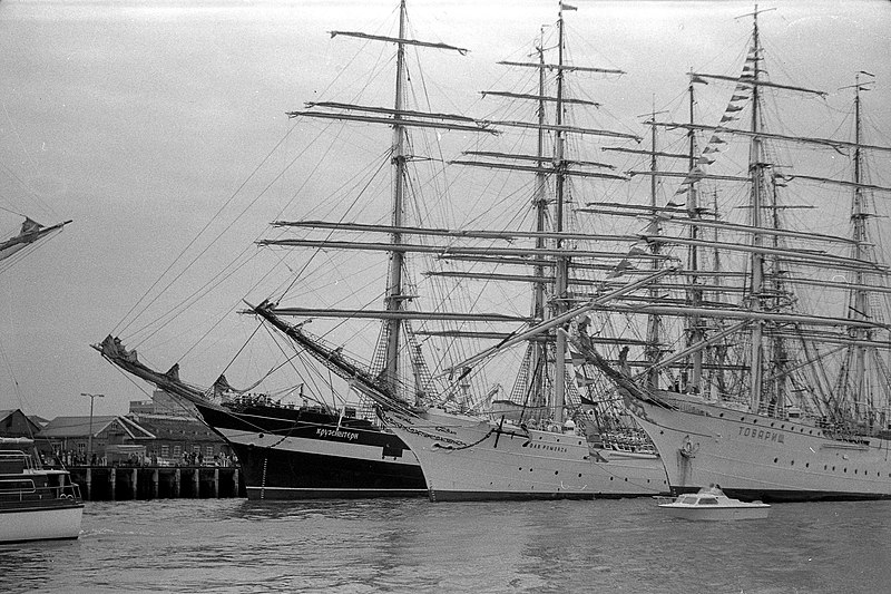 File:1974-portsmouth-tall-ships-06.jpg