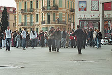 In Cannes, on 31 March, a few hundred youths blocked the important junction "Place du 18 juin" for 10 to 15 minutes. 20060331 Cannes manifestation.jpg