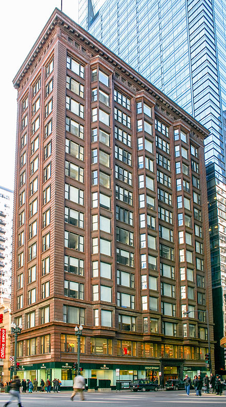 The Chicago Building by Holabird & Roche (1904–1905) is a prime example of the Chicago School, displaying both variations of the Chicago window.