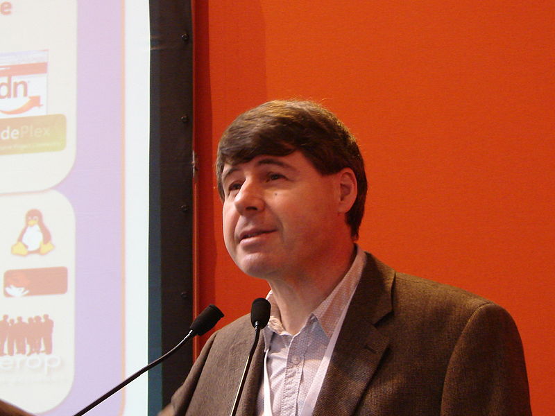 File:2010 linux-solutions Microsoft speaker Alfonso Castro at Paris France.JPG