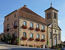 Dorfkirche und Mairie Luze