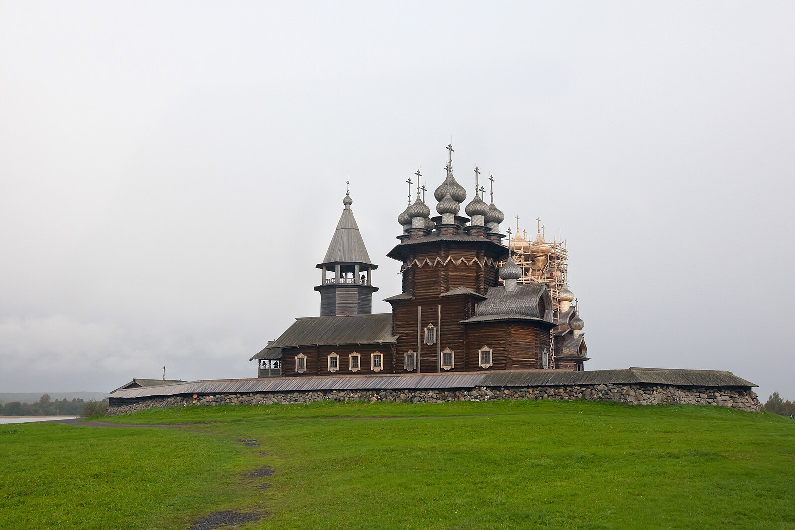 Архитектурный ансамбль Кижского погоста внутри