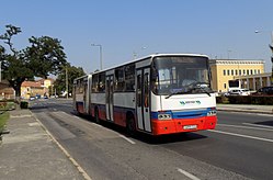 Ikarus C80 a vasútállomás előtt