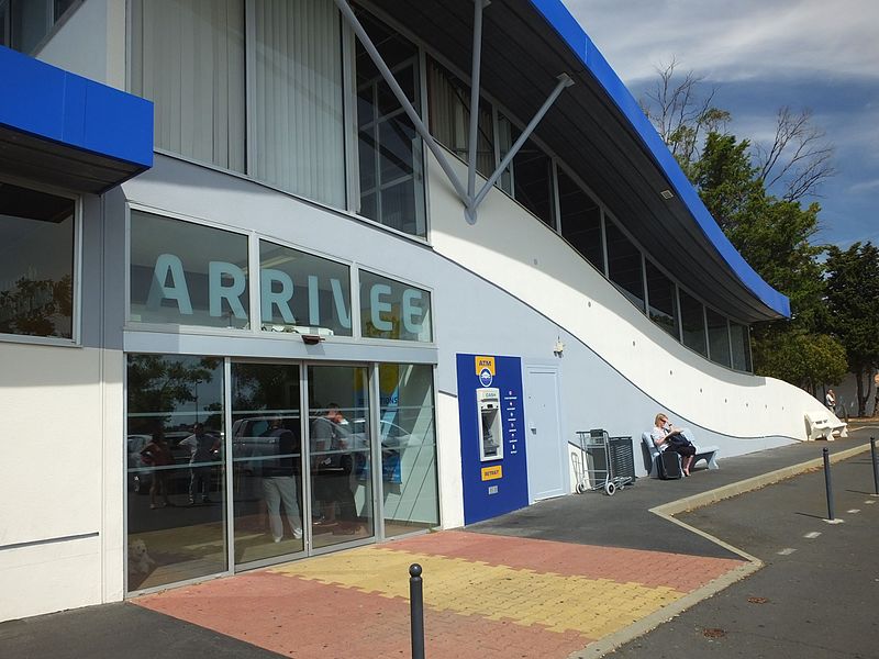 File:Aéroport Béziers Cap d'Agde 2300.JPG