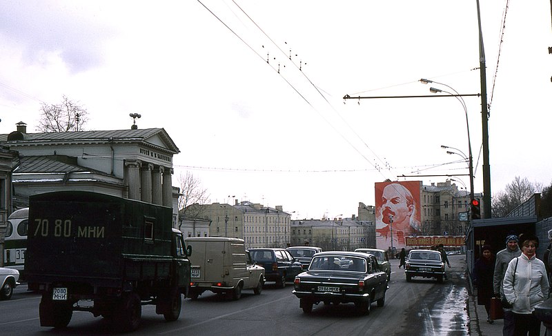 File:A Moscow street (32010915876).jpg