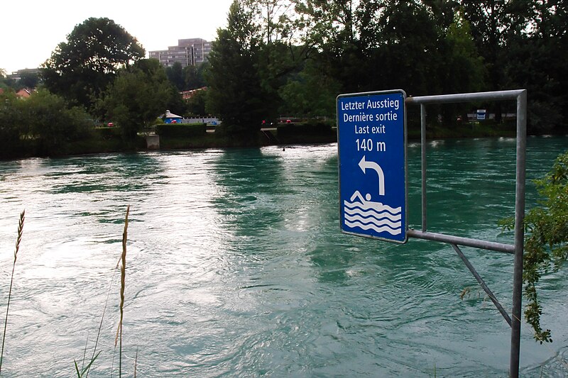 File:Aar river with sign "Letzter Ausstieg, Dernière sortie, Last exit, 140 m" in Marzilibad, Bern, 2012 (7751459280).jpg