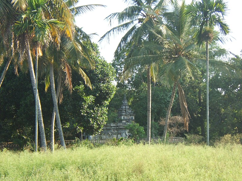 File:Abandoned temple at Srirangapatnam.JPG