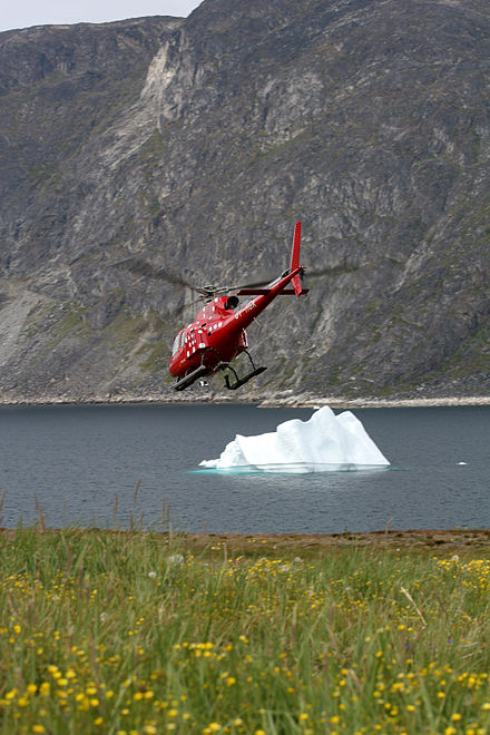An Air Greenland Eurocopter AS350 on operation, departing at Uunartoq (2007)