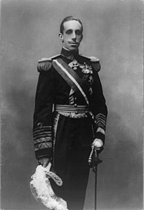 Alfonso XIII, King of Spain, three-quarter length portrait, standing, facing right LCCN96508428.jpg