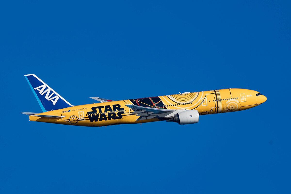 File:All Nippon Airways (Star Wars - C-3PO livery), JA743A, Boeing