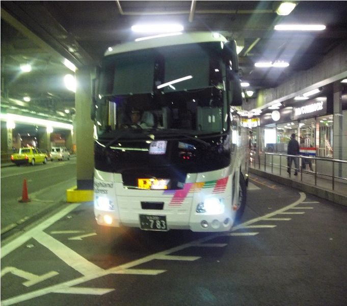 File:Alpen matsumoto 10194 night highwaybus.JPG