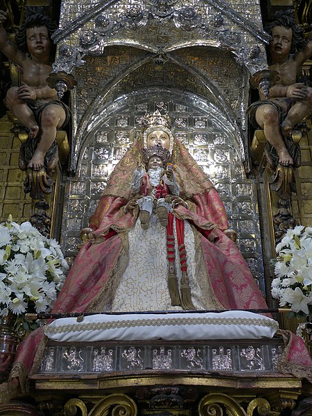 File:Altar de la Virgen de los Reyes. Capilla Real de Sevilla.jpg