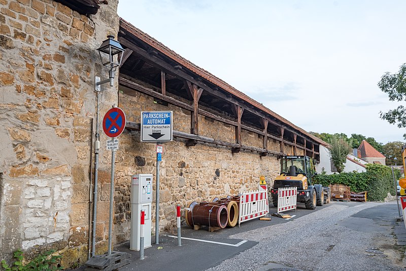 File:Amberg, Stadtbefestigung, Hinter der Mauer 11, Stadtmauer 20170908 001.jpg