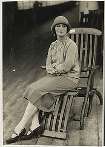 Anna Pavlova med skjørt like under kneet i 1929