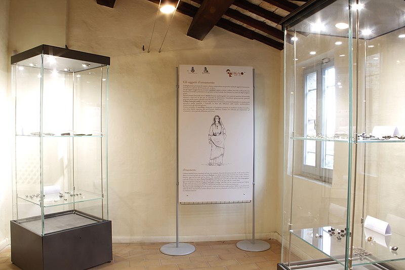 File:Antiquarium-comunale-(5).jpg