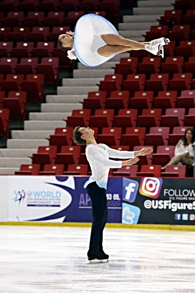 Panfilova / Rylov executing their triple twist at the 2019 JGP Lake Placid.