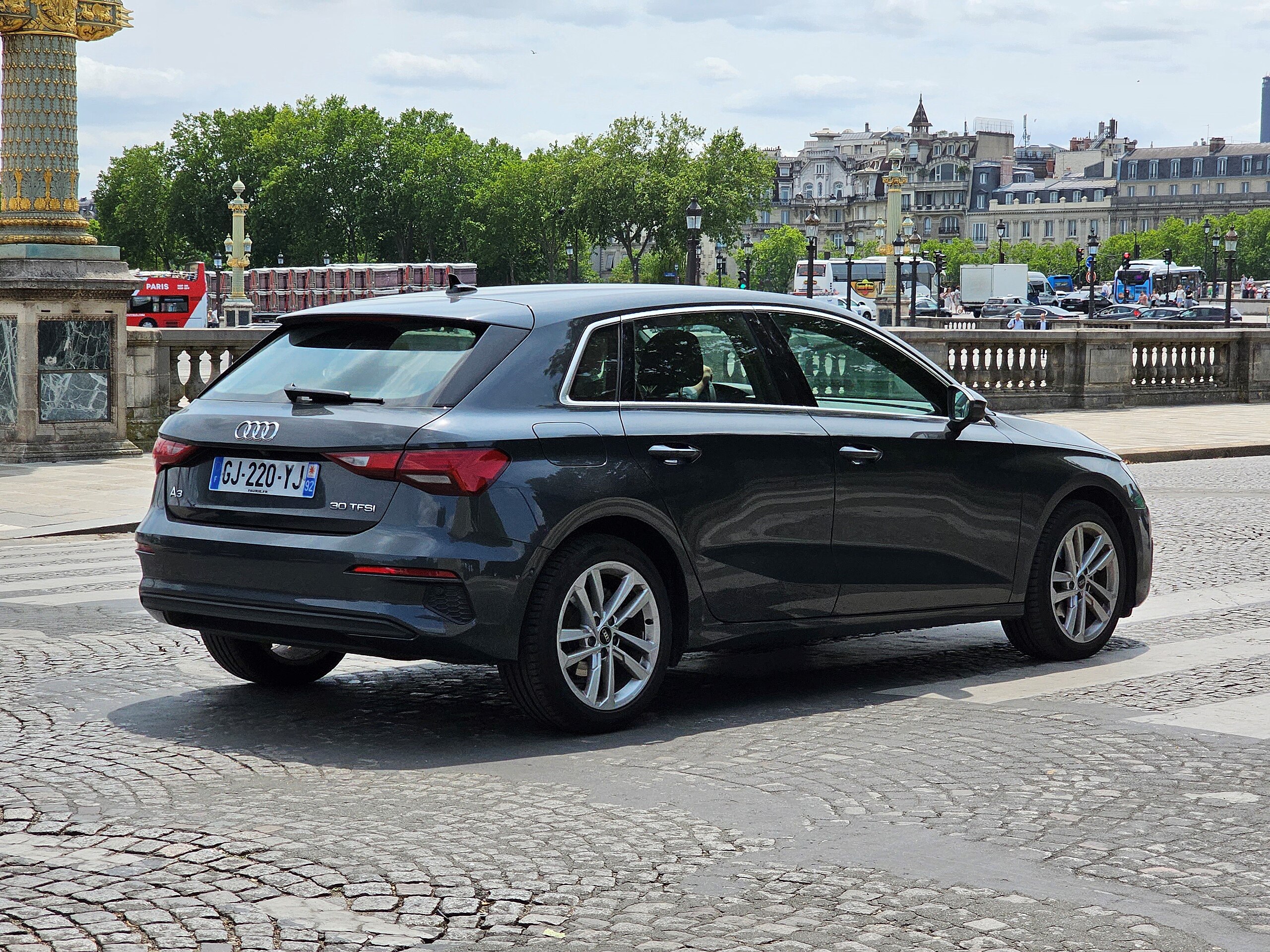 File:Audi A3 Sportback 30 TFSI 8Y Manhattan Grey Metallic (4).jpg -  Wikimedia Commons