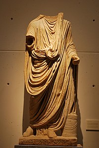 Augusto togado procedente de la curia romana de Carthago Nova. Museo Arq.de Cartagena