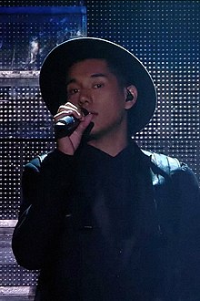 Jaz saat tampil dalam Indonesian Choice Awards 2017