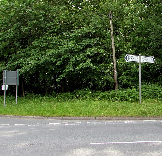 File:B4228 distances sign near Clearwell and Milkwall - geograph.org.uk - 4556585.jpg