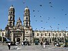 Basilica de Zapopan atrio.jpg