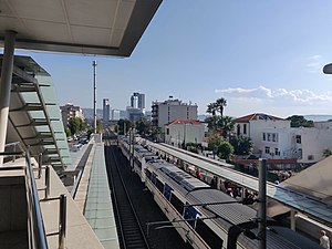 Bayrakli železniční stanice.jpg