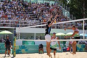 Deutsch: Beachvolleyball bei den Olympischen Jugendspielen 2018; Tag 11, 17. Oktober 2018; Jungen, Spiel um Platz 3 – Argentinien-Ungarn 2:0 (21–15/21–15) English: Beach volleyball at the 2018 Summer Youth Olympics at 17 October 2018 – Bronze Medal Match – Argentina-Hungary 2:0 (21–15/21–15)