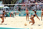 Deutsch: Beachvolleyball bei den Olympischen Jugendspielen 2018; Tag 9, 15. Oktober 2018; Mädchen, Viertelfinale: USA-Spanien 2–1 (21–19/17–21/15–9) English: Beach volleyball at the 2018 Summer Youth Olympics at 15 October 2018 – Girls Quarterfinals: USA-Spain 2–1 (21–19/17–21/15–9)