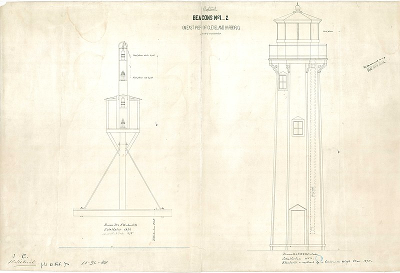 File:Beacons 1 And 2 On East Pier - NARA - 86454450.jpg