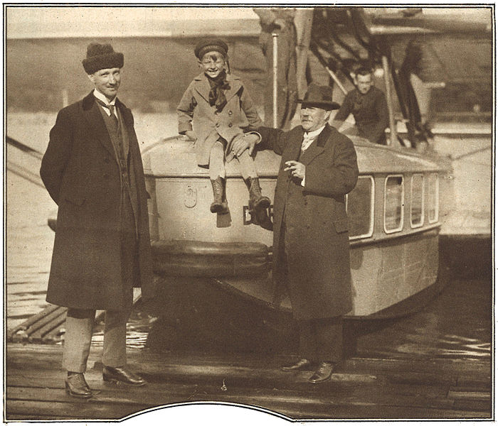 File:Berglund, Fredrik (riksdagsman) med son och sonson (VJ 38 1925).jpg