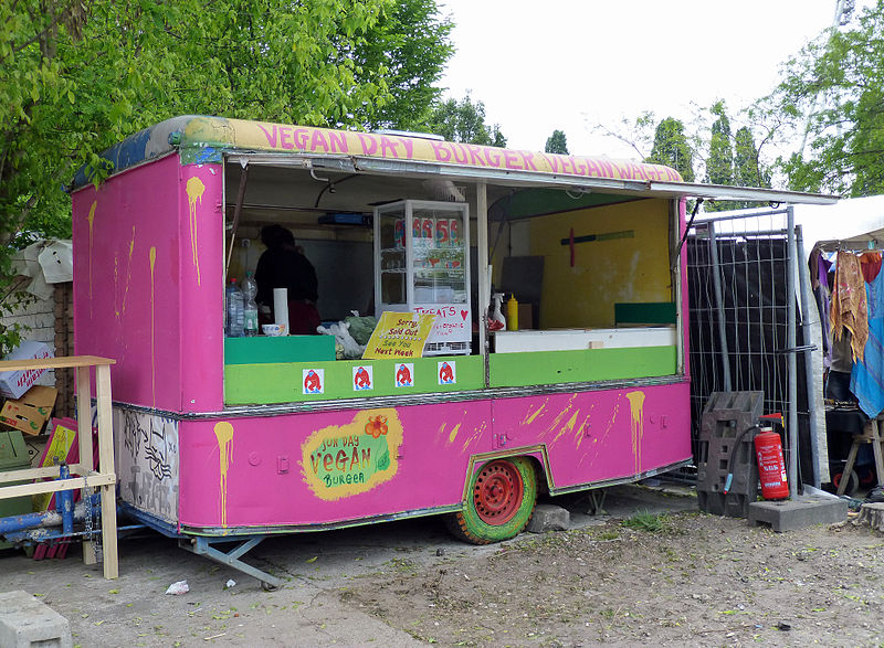 File:Berlin-Mauerpark-Vegan Day.jpg