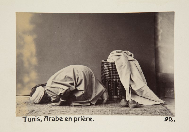 File:Bild från familjen von Hallwyls resa genom Algeriet och Tunisien, 1889-1890. "Tunis. Beende arab." - Hallwylska museet - 92001.tif