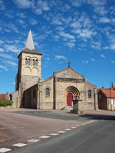 File:Bizeneuille-FR-03-église-04.jpg